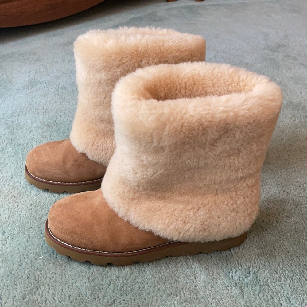 Never worn UGG Maylin boots